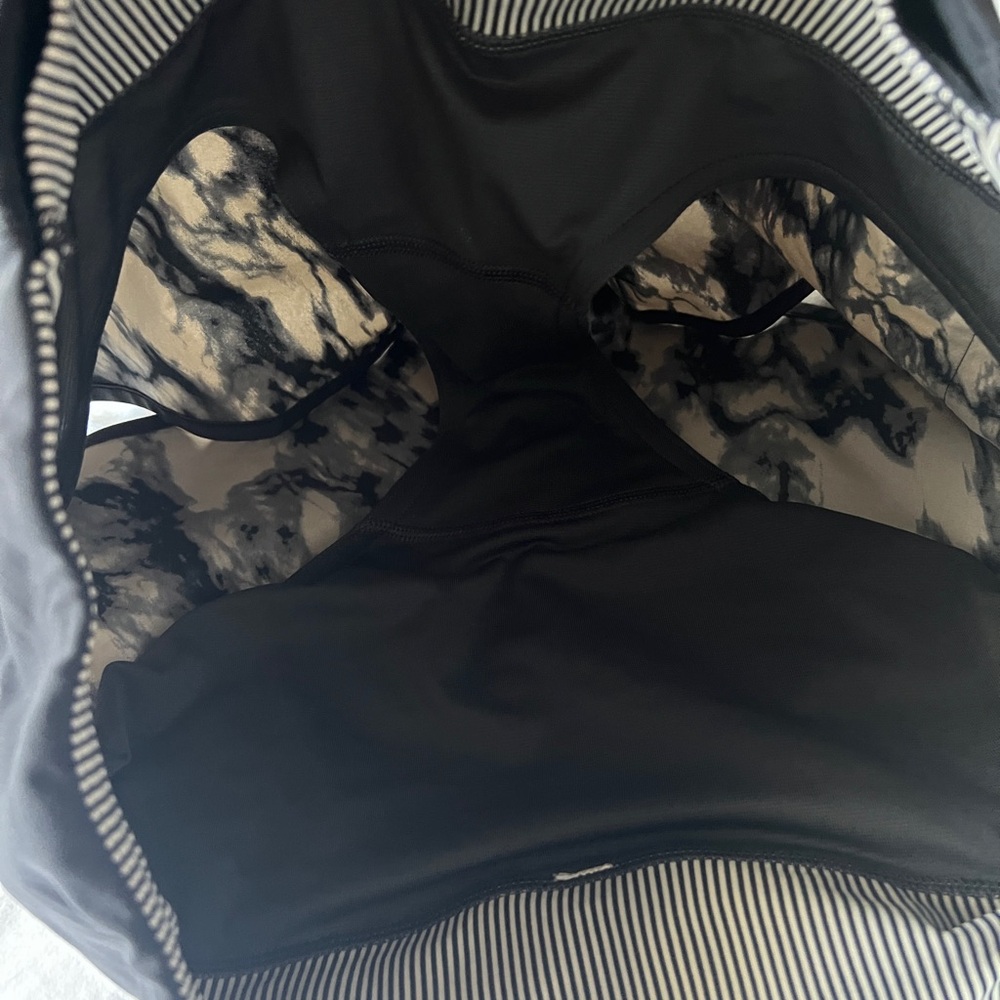 Lululemon Speed Up Shorts - Picture 5 of 5